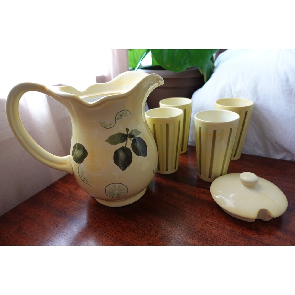 Vintage‎ Lemonade Pitcher with Pouring lid and 4 matching tumblers